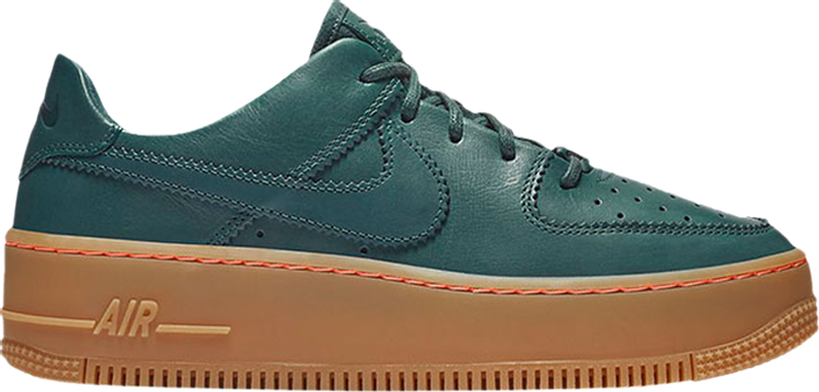 Кроссовки Nike Wmns Air Force 1 Sage Low LX 'Deep Jungle', зеленый - фото