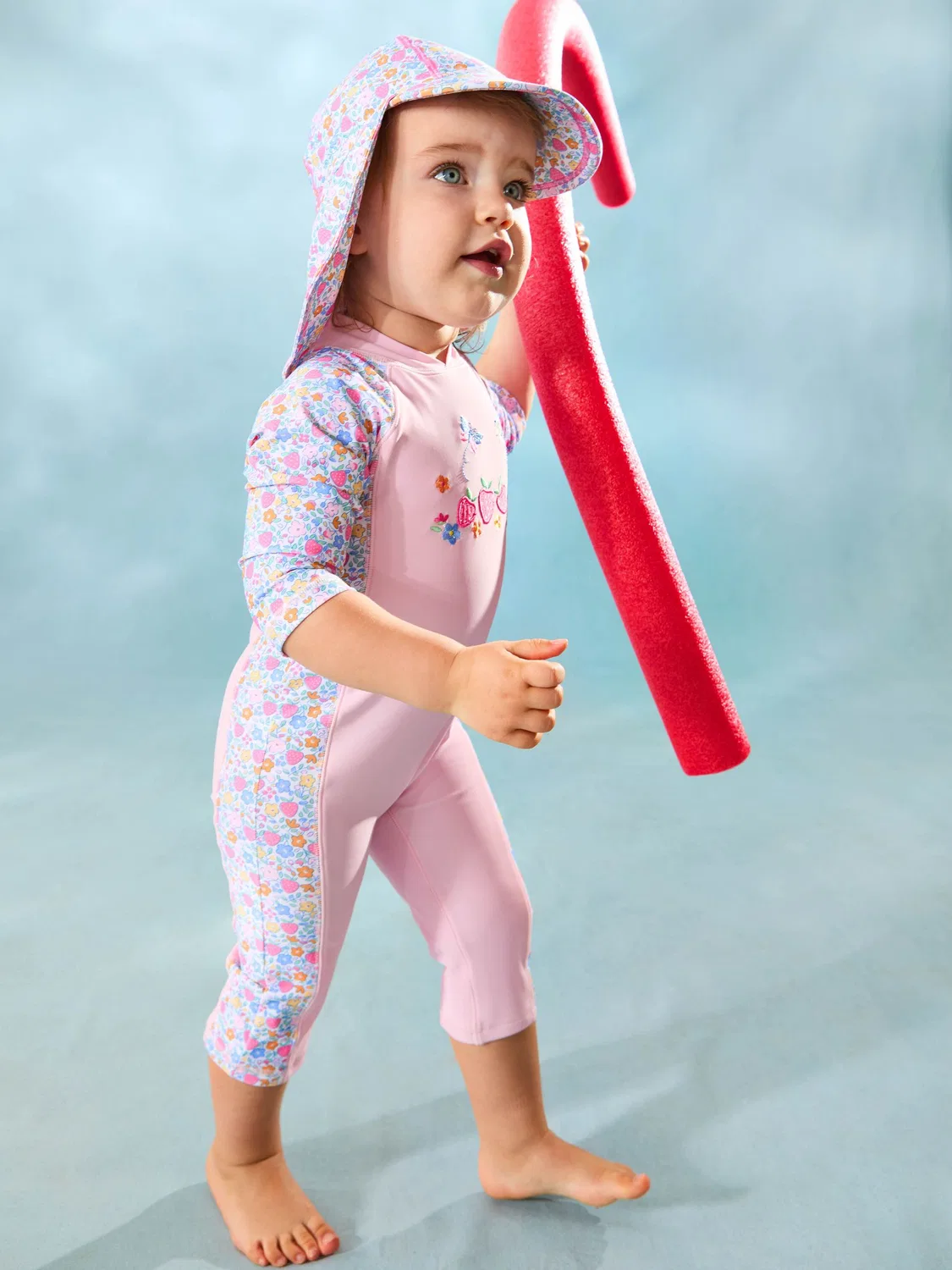 Купальник слитный с защитой от солнца, Strawberry print Jojo Maman Bébé, розовый с клубничным цветочным принтом — фото 2