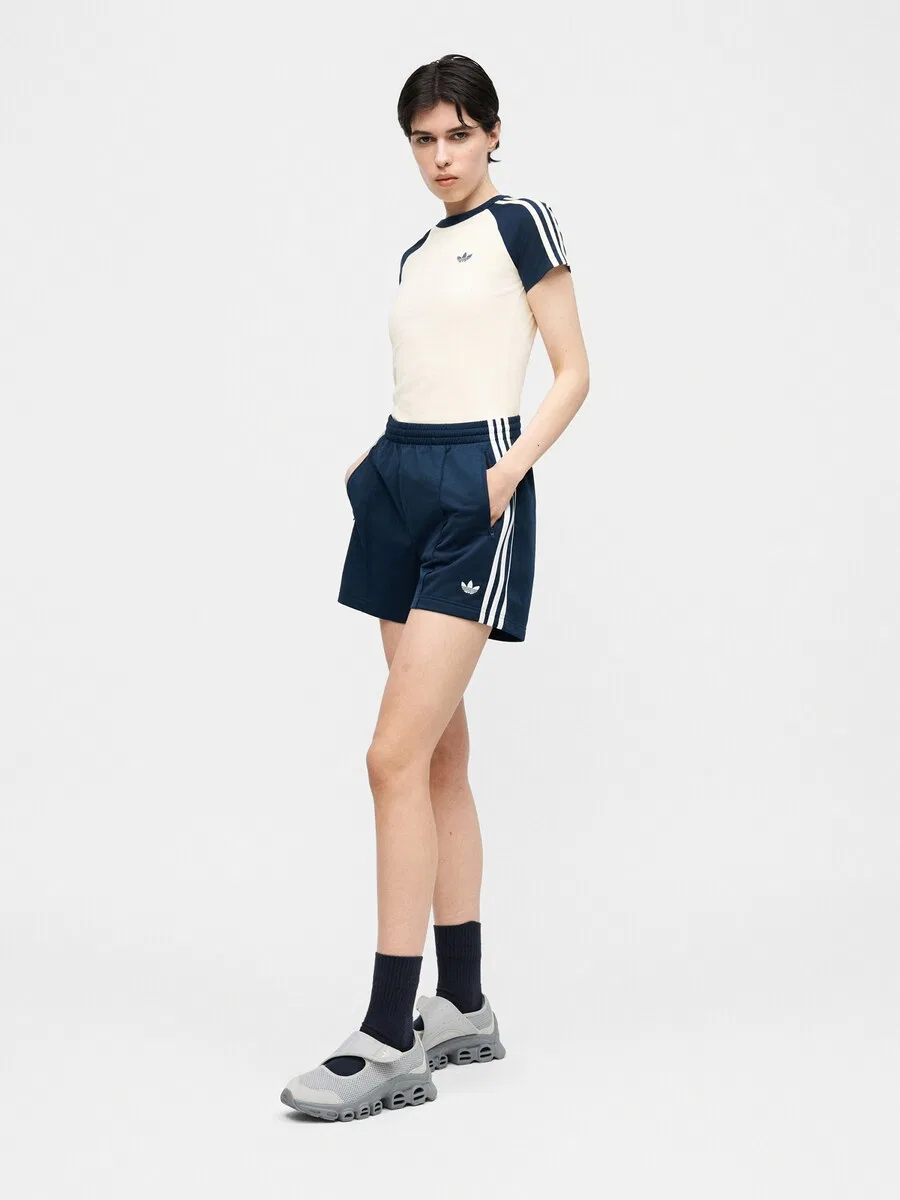 Шорты ADIDAS ORIGINALS свободного кроя 'Firebird Classic' в темно-синем цвете — фото 4