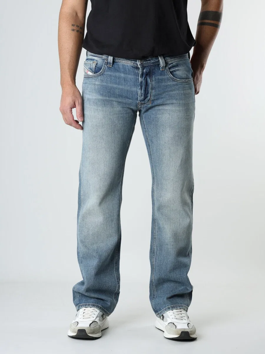 Джинсы DIESEL Regular Jeans '1985 LARKEE' пыльно-голубого цвета — фото 2