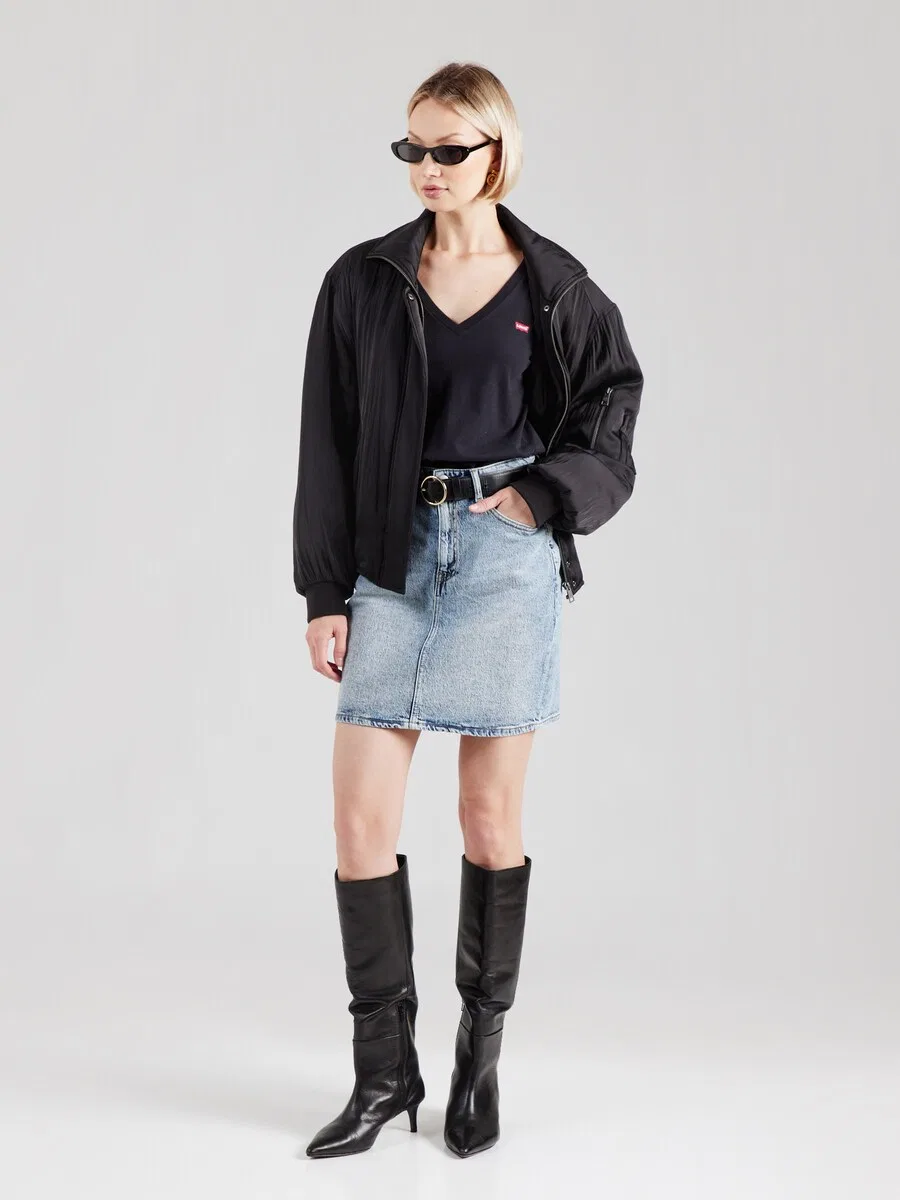 Футболка LEVI'S «Идеальный V-образный вырез» черного цвета — фото 4