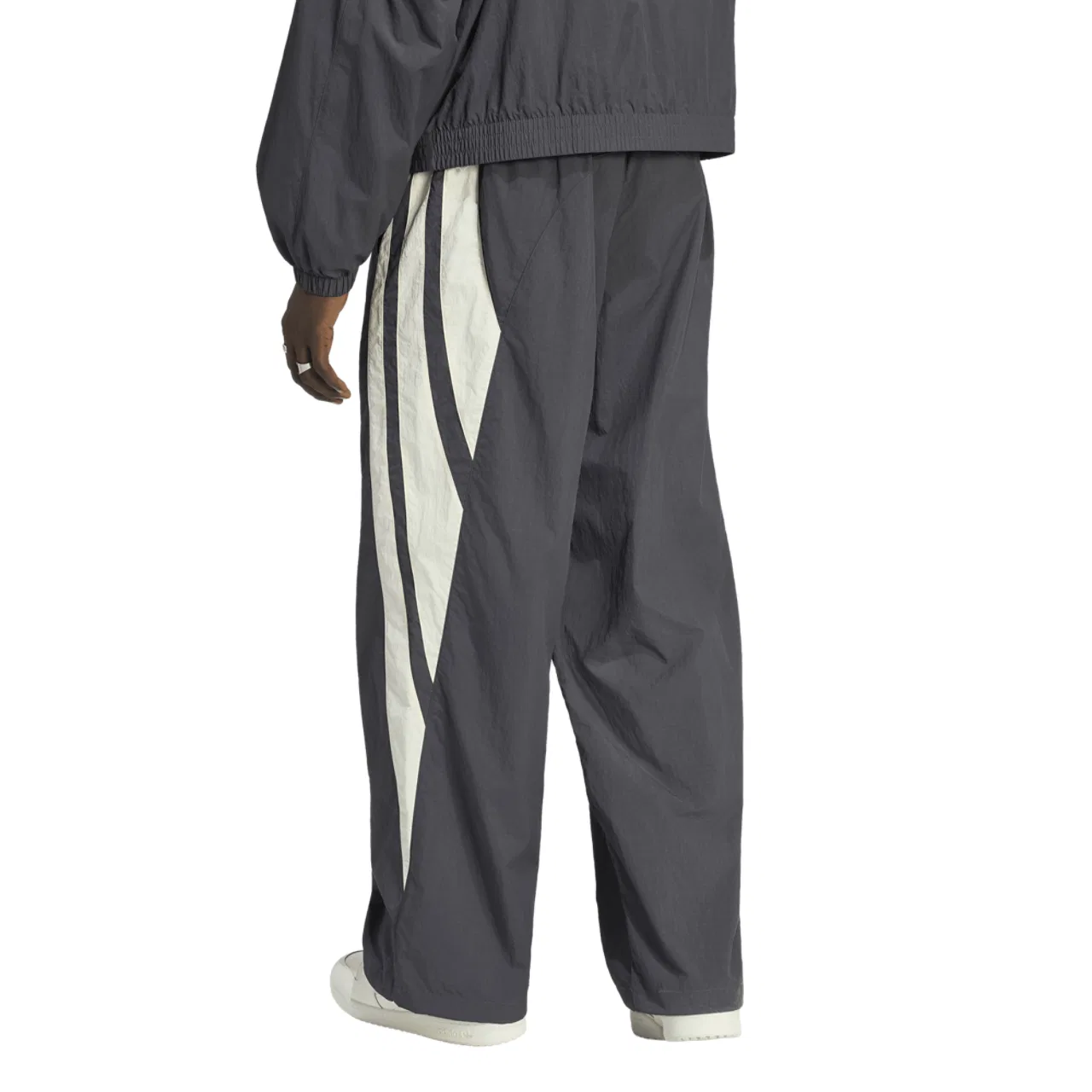 Брюки мужские Santiago Track Pant Adidas, черный/бежевый — фото 2
