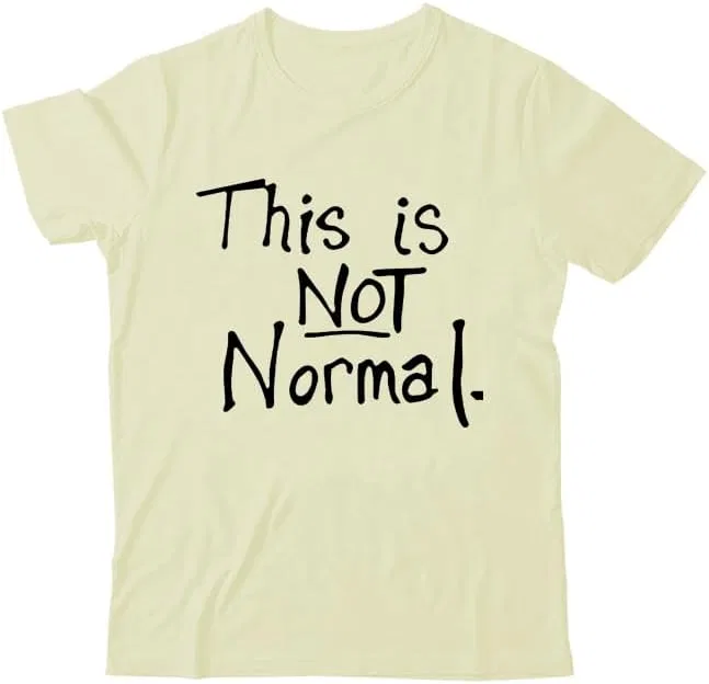 Футболка с принтом This is Not Normal, Creamy Yellow