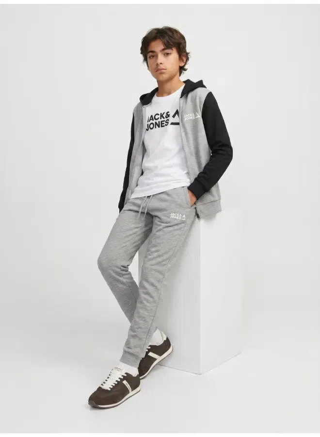 Комплект из худи на молнии, футболки и штанов с принтом Jack & Jones Junior, светло-серый меланж — фото 3