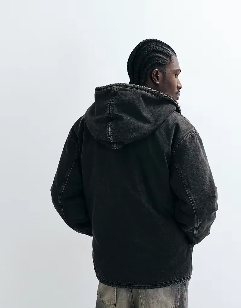 Джинсовая куртка Levi's оверсайз с капюшоном и отделкой из искусственной овчины, черный с эффектом потертости — фото 3