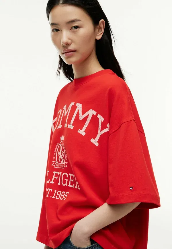 Футболка хлопковая Print t-shirt Tommy Hilfiger Fire red, красный — фото 4