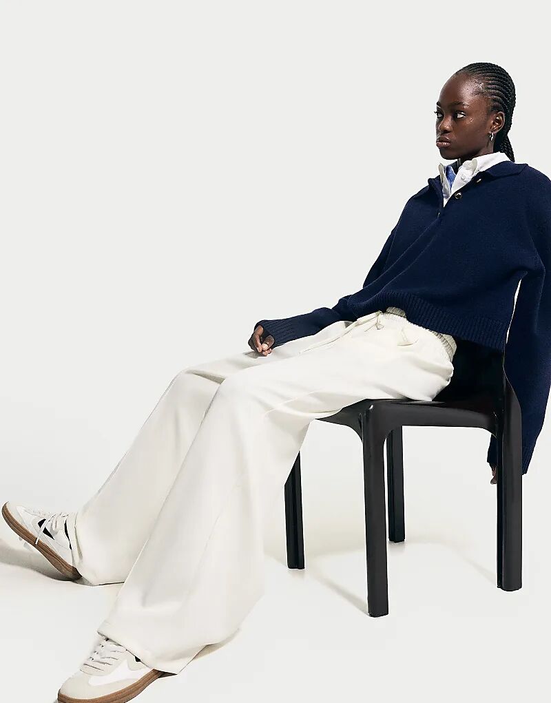 

Мягкие на ощупь широкие брюки Bershka белого цвета