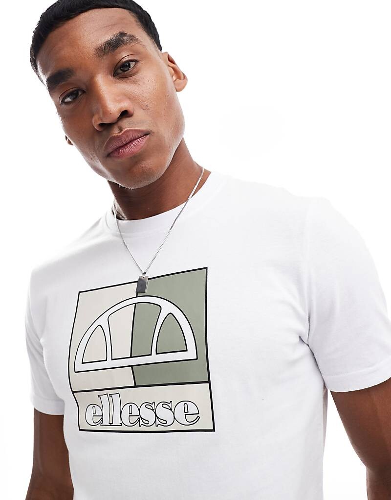 

Белая футболка с принтом на груди ellesse Leondino