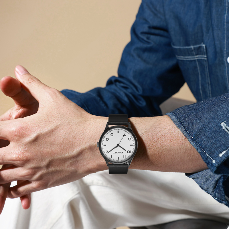 

Disney Часы Mickey Series, кварцевый механизм, кожаный ремешок, белый циферблат, унисекс