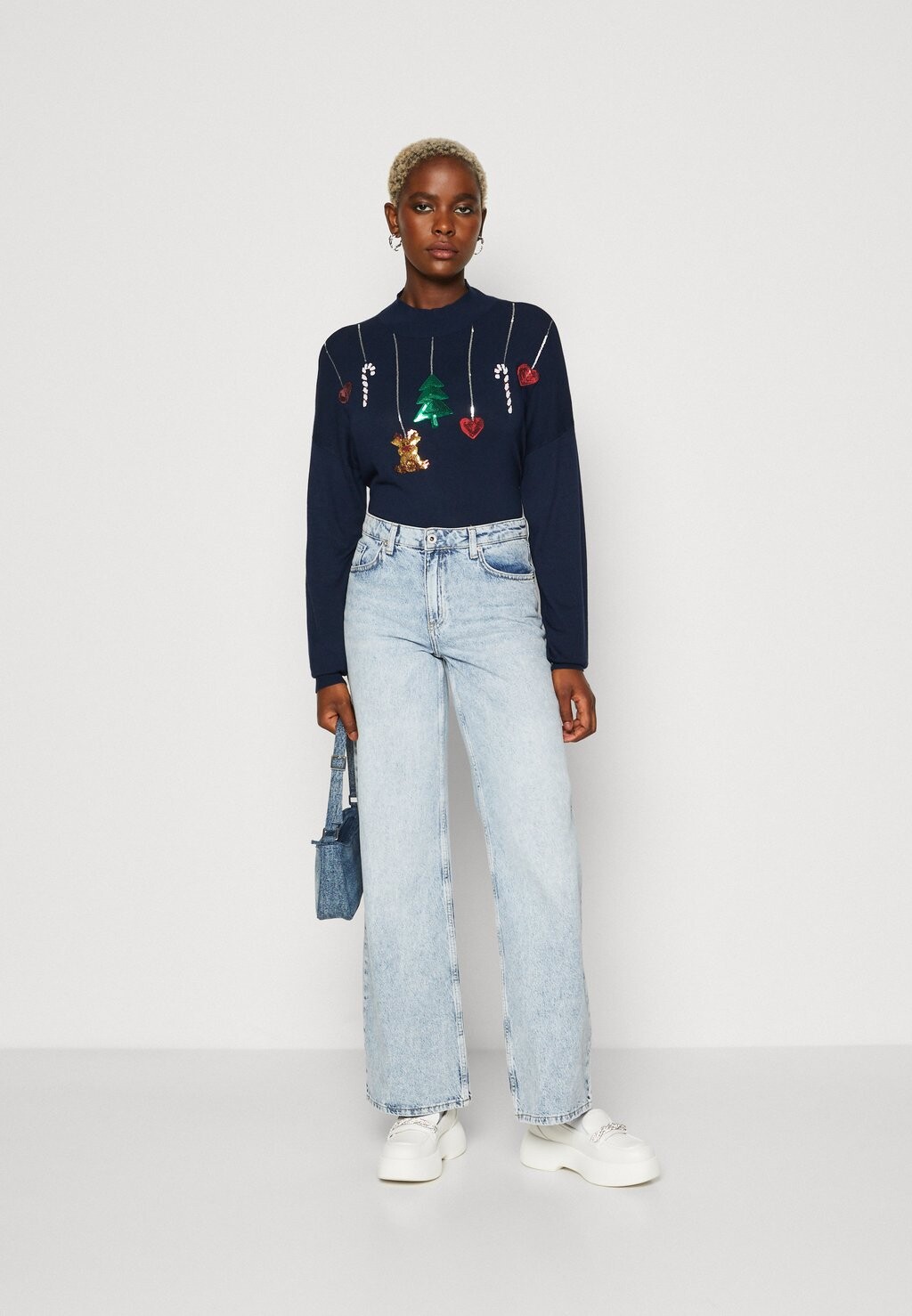 

Свитшот Vero Moda VMQUEENGUARD XMAS, темно-синий