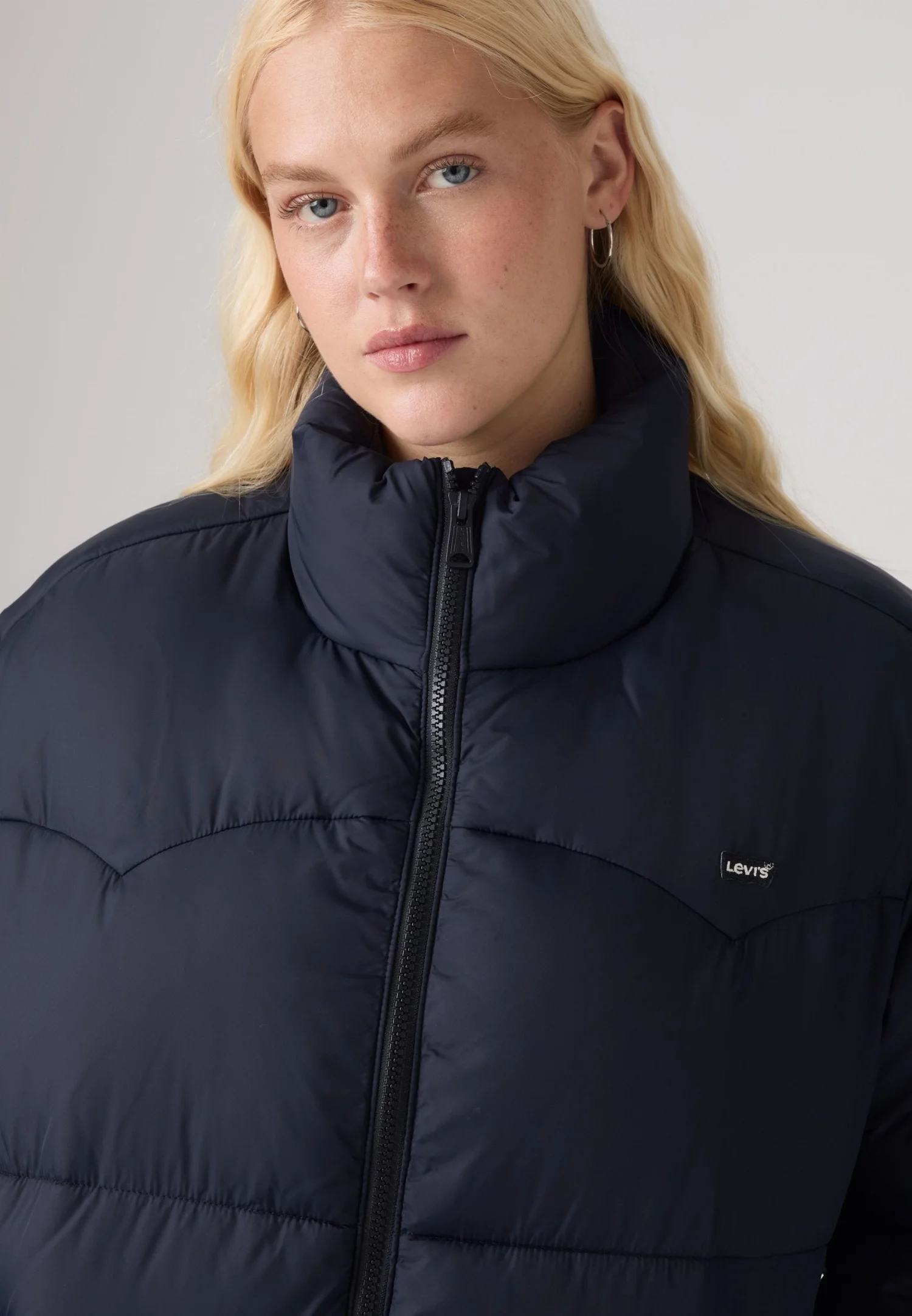 Женская зимняя куртка Levi's Palmer Puffer, антрацит — фото 4