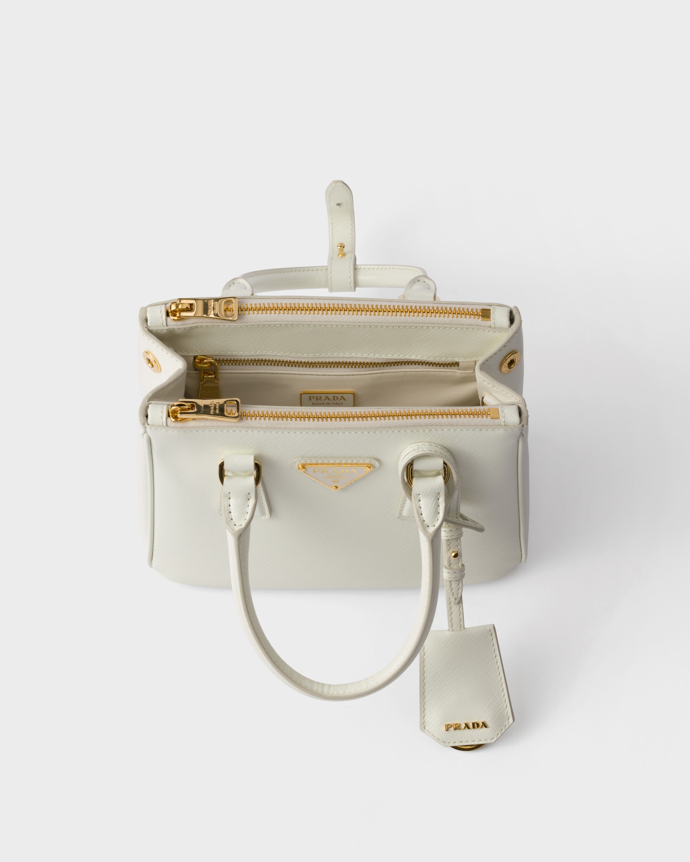 Мини-сумка Prada Galleria из лаковой кожи Saffiano Prada, белая — фото 4