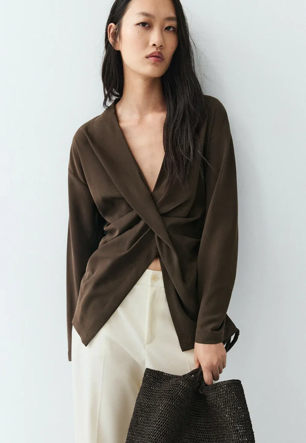 Струящаяся блузка с драпировкой - блузка Massimo Dutti, Dark Brown