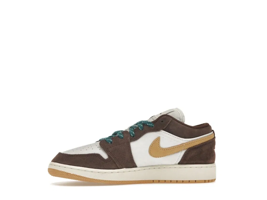 Детские кроссовки с замшевыми вставками Jordan 1 Low SE Jordan, Cacao Wow/Cacao Wow/Twine/Sail/Geode Teal/Luminous Green — фото 3