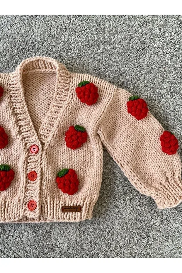 Детский вязаное кардиган для девочек с принтом Strawberry detailed hand knitted girl's cardigan Nevalin, Pink — фото 3
