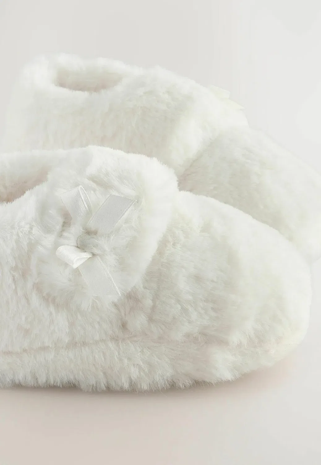 Тапочки стандартного кроя из искусственного меха Next, White — фото 4