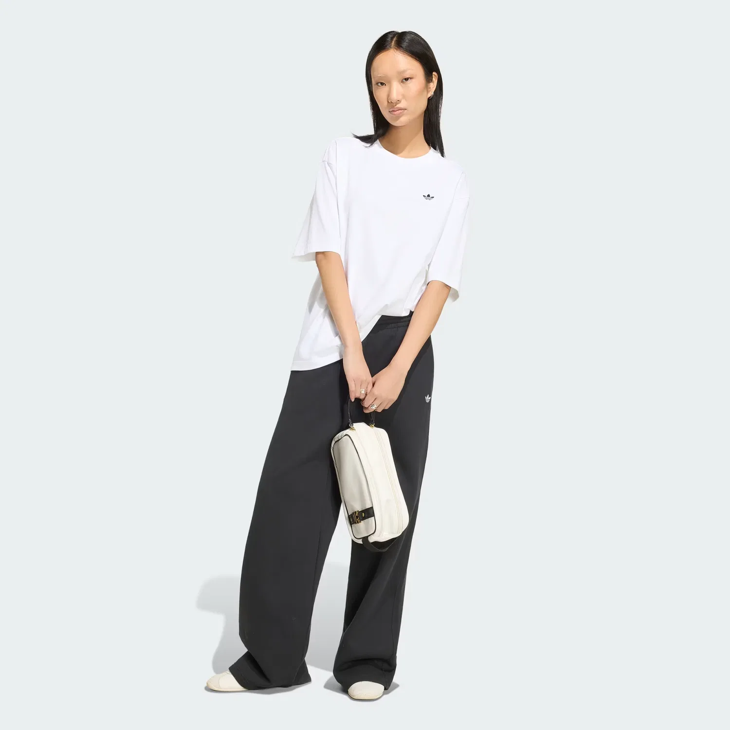 Женская футболка оверсайз Essentials Boyfriend Tee Adidas Originals, белая — фото 4
