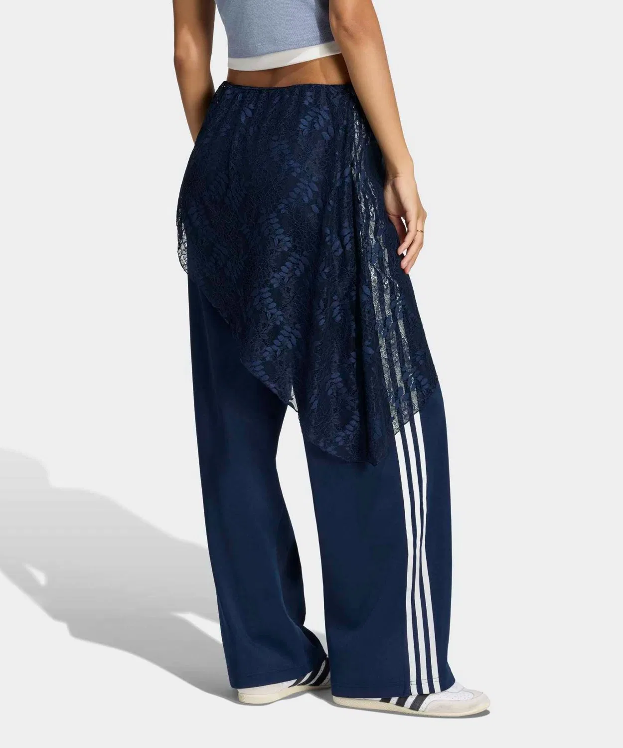 Женские спортивные штаны свободного кроя с съемной кружевной юбкой Firebird Loose Adidas Originals, Navy — фото 2