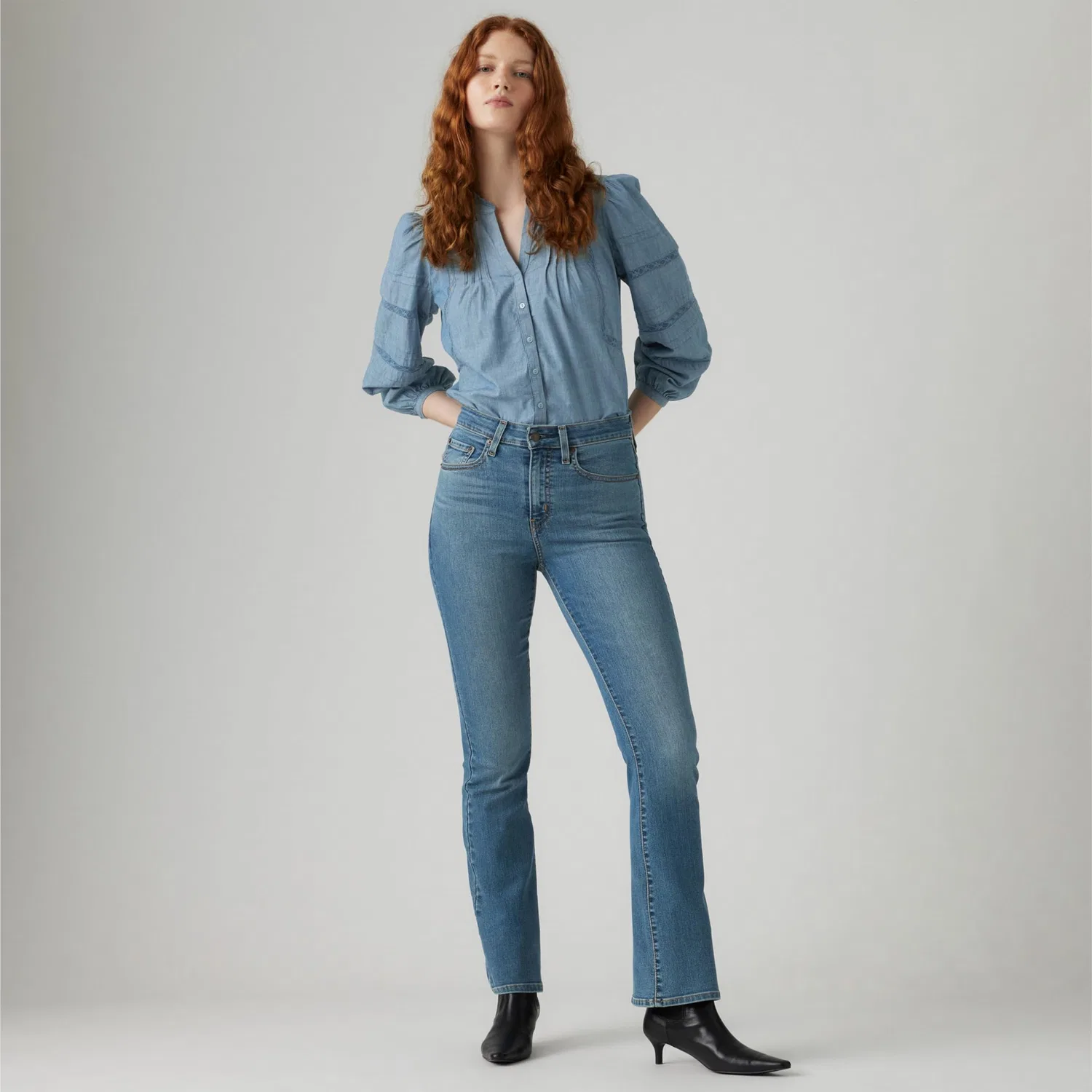 Женские джинсы с высокой посадкой и клешем от колена Levi's, Hint of Tint — фото 3