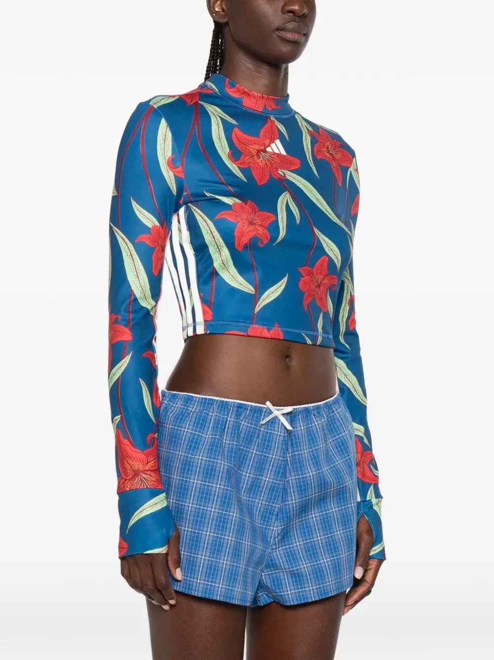 Укороченная футболка с цветочным принтом Farm Rio Adidas, синий — фото 3
