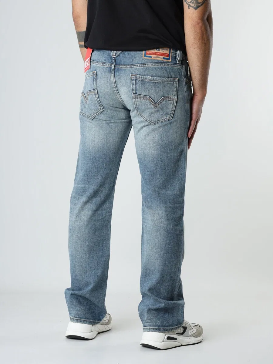 Джинсы DIESEL Regular Jeans '1985 LARKEE' пыльно-голубого цвета — фото 4