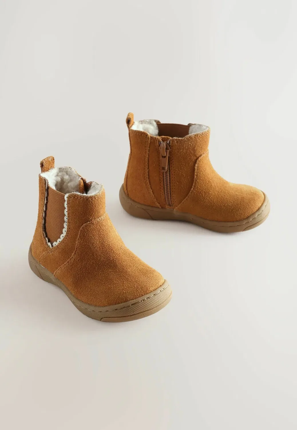 Стандартный крой - ботинки челси для первых шагов - детская обувь Next, Tan Brown Suede — фото 2