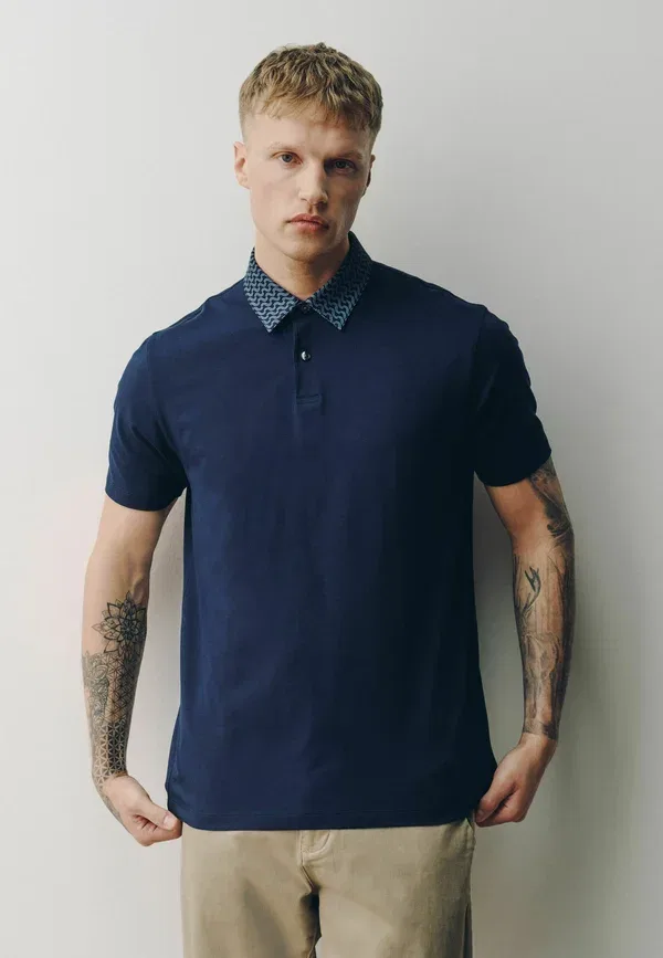 Поло комплект 3 шт, хлопок с эластаном, Polos three pack, Next, Neutral Navy Blue Geo Collar, темно-синий — фото 2