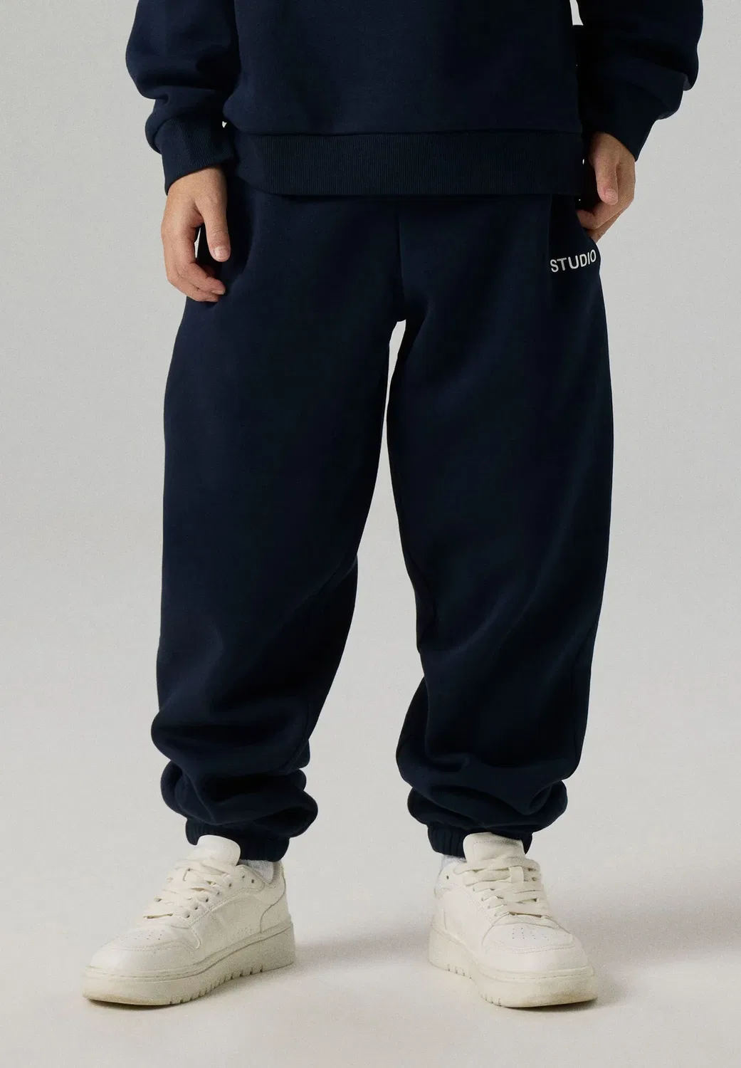 Nkmrio rlx sweat pant bru noos - спортивные штаны Name It, Dark Sapphire Detail:Bright White Print — фото 2