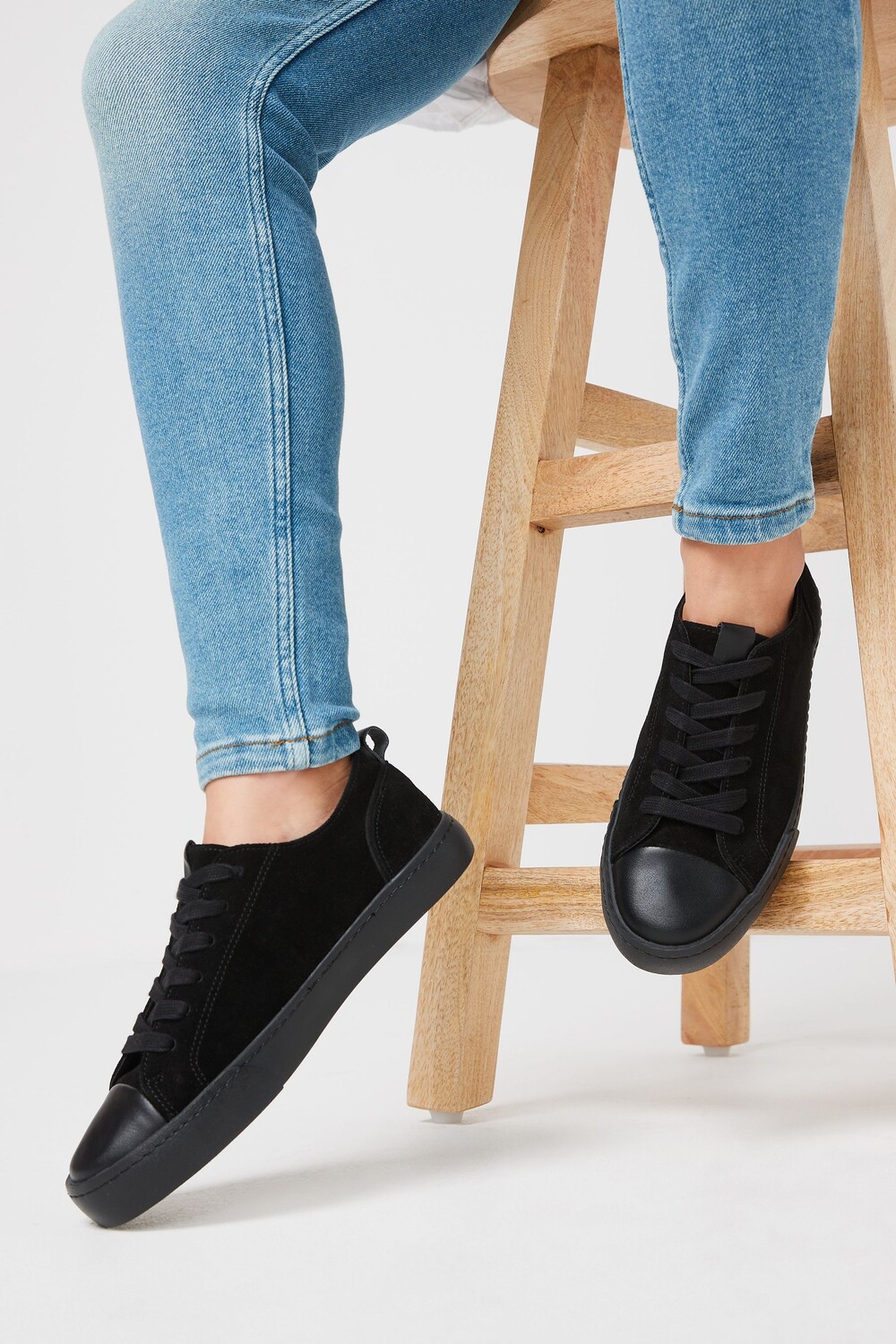 

Кожаные кроссовки Forever Comfort на шнуровке Next, черный