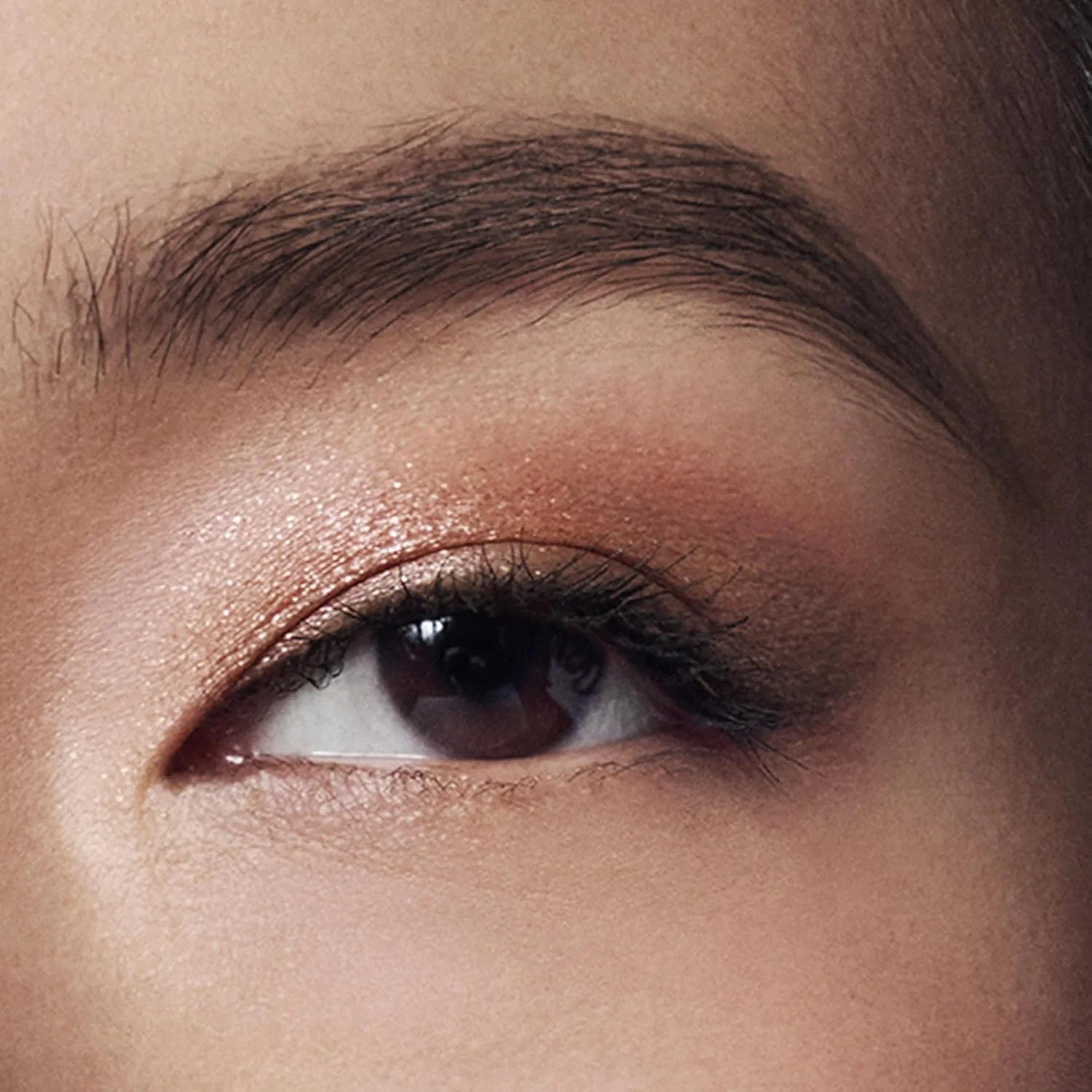 Палетка теней для век Estée Lauder The Essential Eyeshadow Quad Long-Lasting Palette | Shape, Sculpt, Magnify, 0.14 унции, Apres Spree - Warm: pale rosy cream (matte), soft rose (matte), rosy pink (sparkle) and rich brown (satin) — фото 2