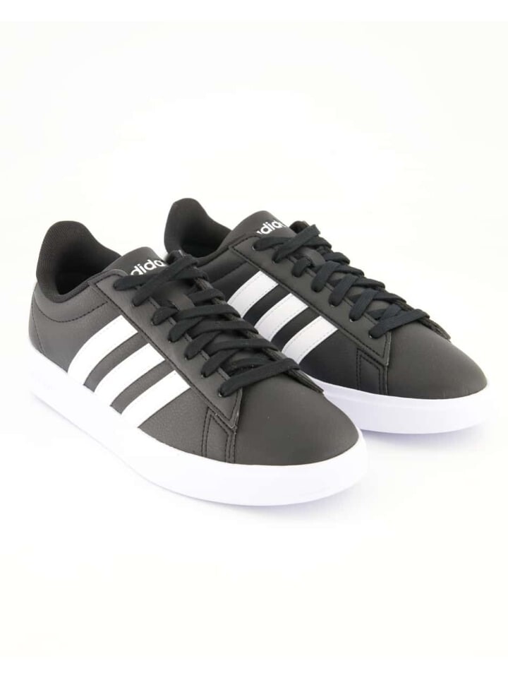 

Кроссовки на шнуровке adidas, черный