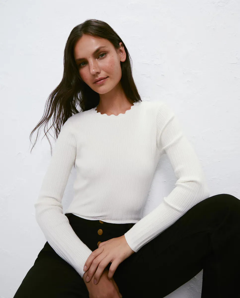 

Женский свитер с круглым вырезом и отделкой фестонами Easy Wear, цвет 120 Crudo