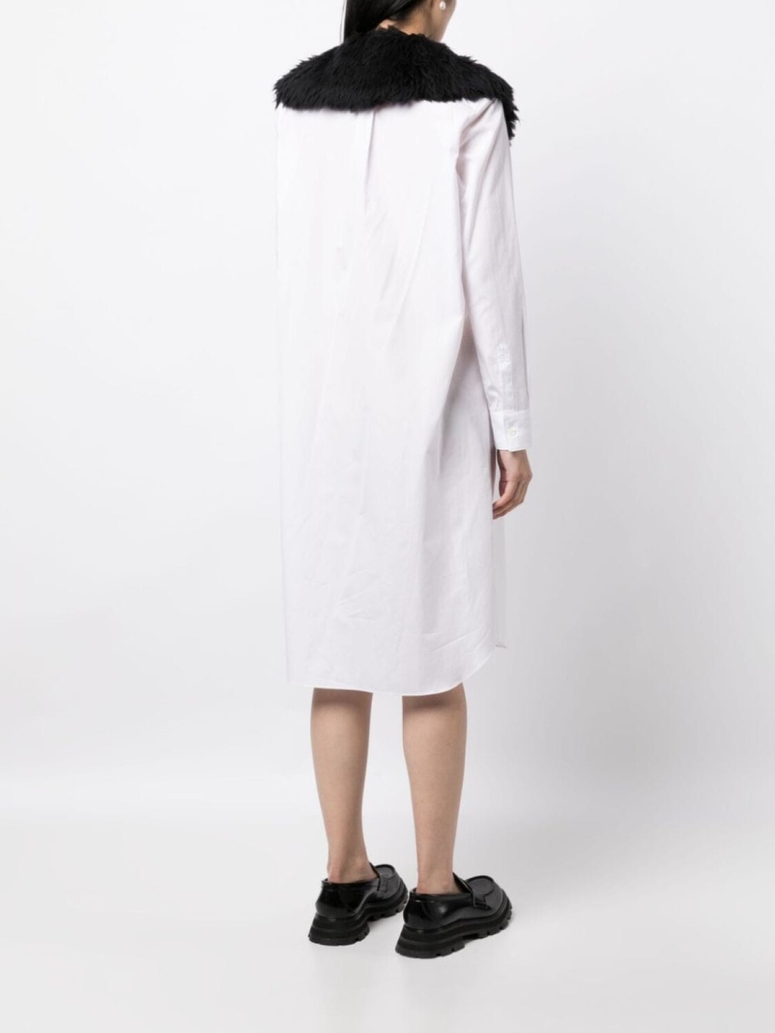Comme Des Garçons платье-рубашка миди с меховым воротником, белый — фото 4