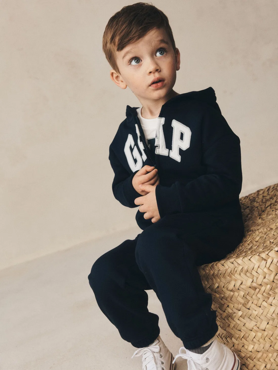 Толстовка с капюшоном Relaxed Logo Zip-Up Hoodie Gap, Navy Blue — фото 2