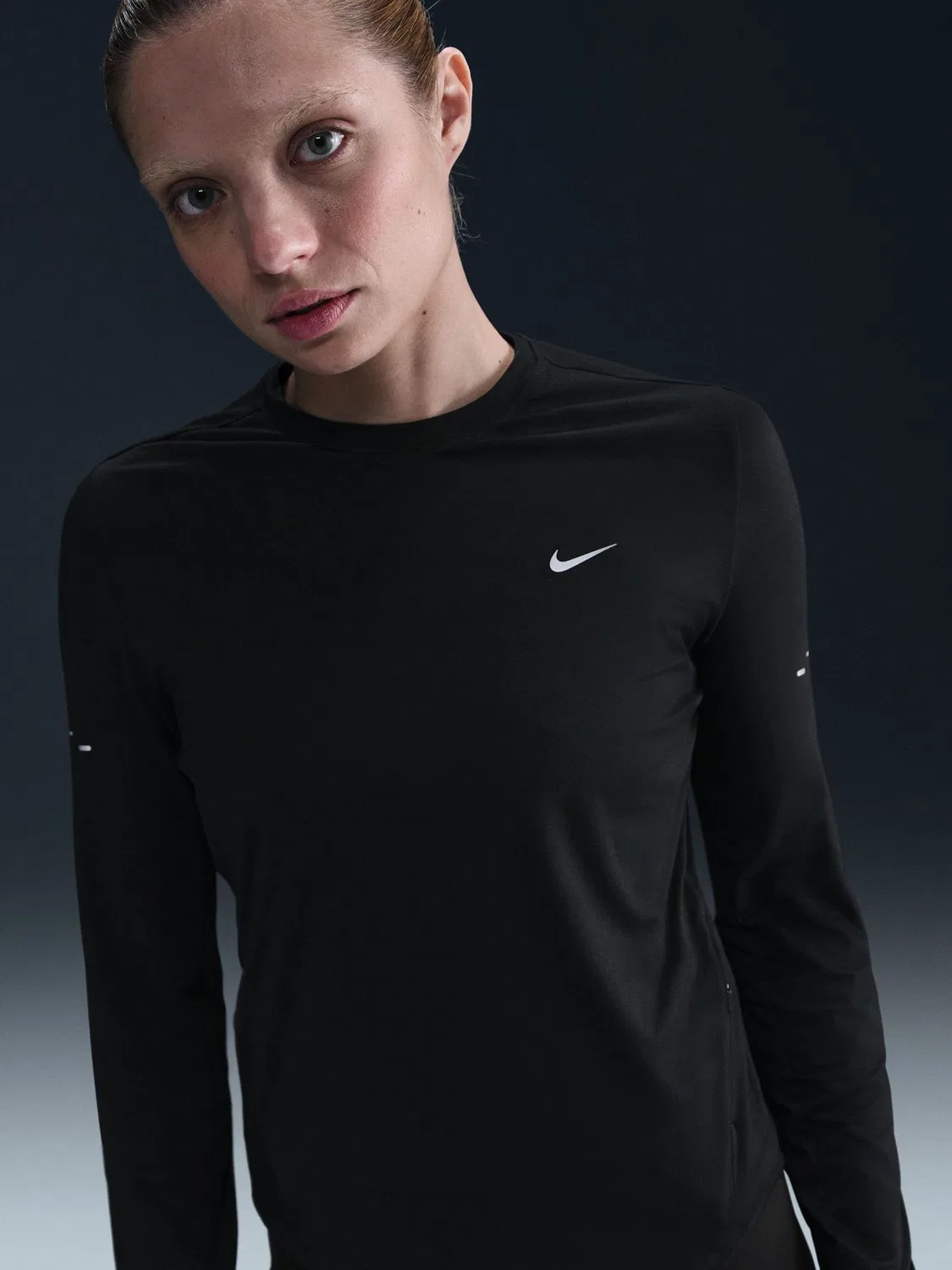 Топ для бега с длинным рукавом Swift Dri-FIT UV Nike, черный — фото 2
