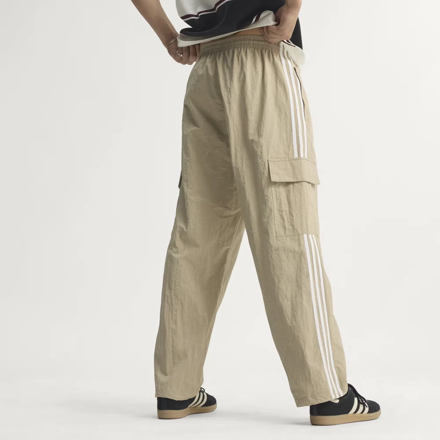 Мужские брюки-карго свободного кроя Adicolor Classics 3-Stripes Cargo Adidas Originals, хаки — фото 2