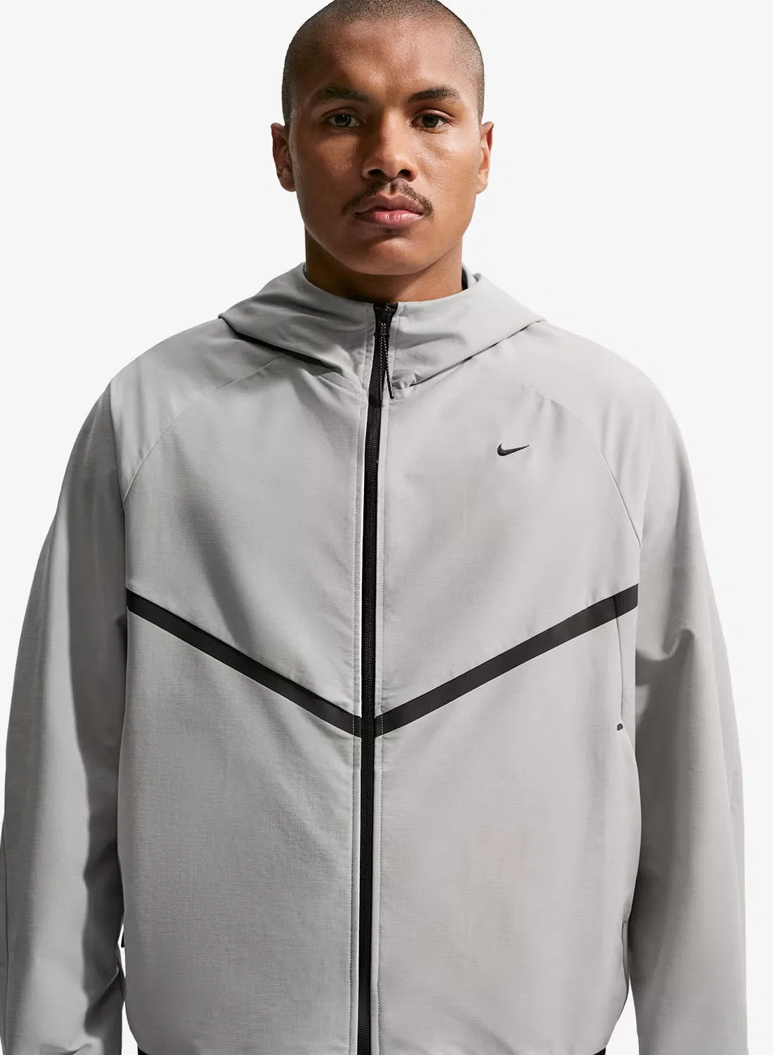 Куртка ветровка с технологичным трикотажем Tech Knit Windrunner Nike, серая — фото 3