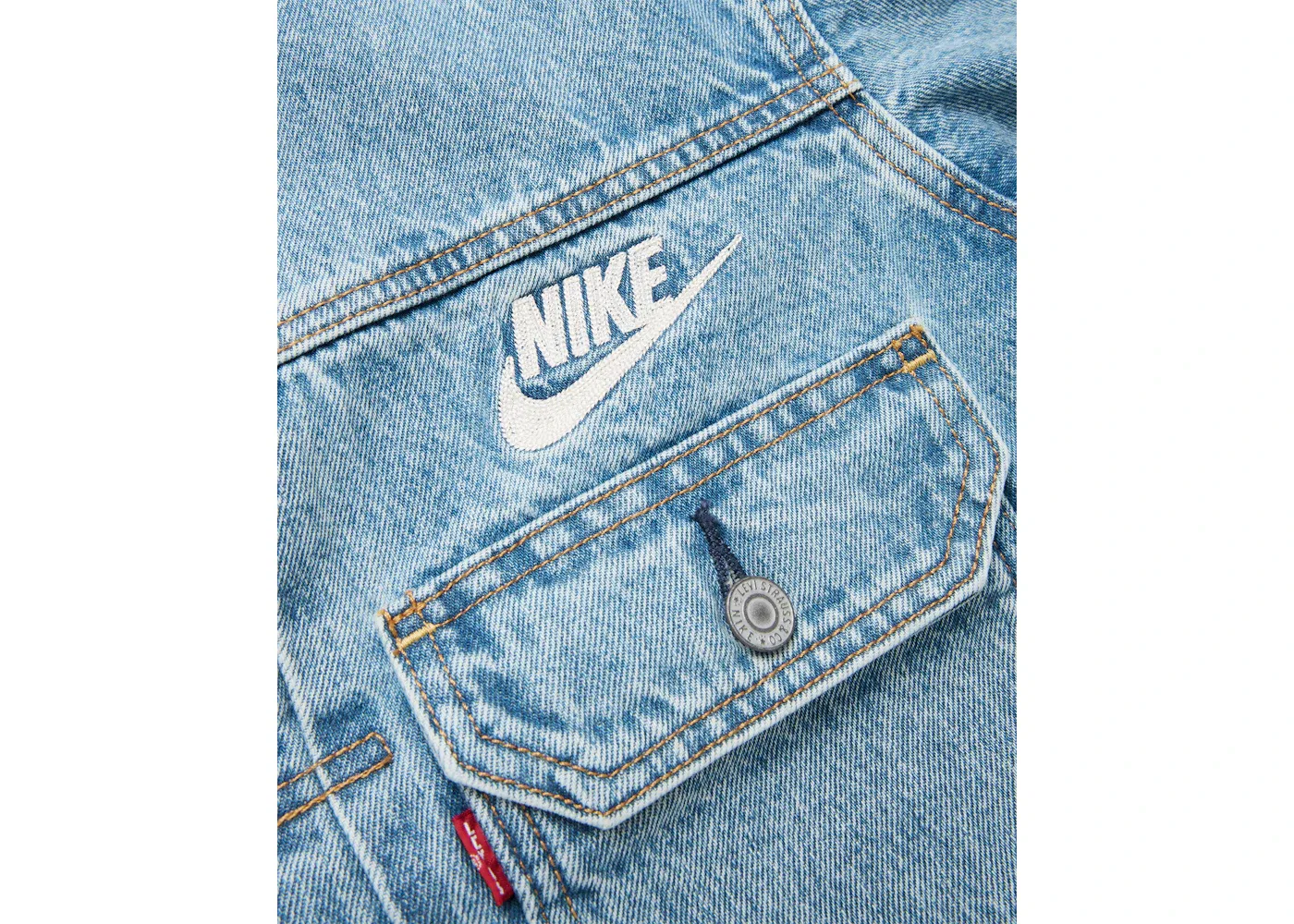 Мужская джинсовая куртка с немного свободным кроем Nike x Levis Trucker Jacket Denim, Denim — фото 3