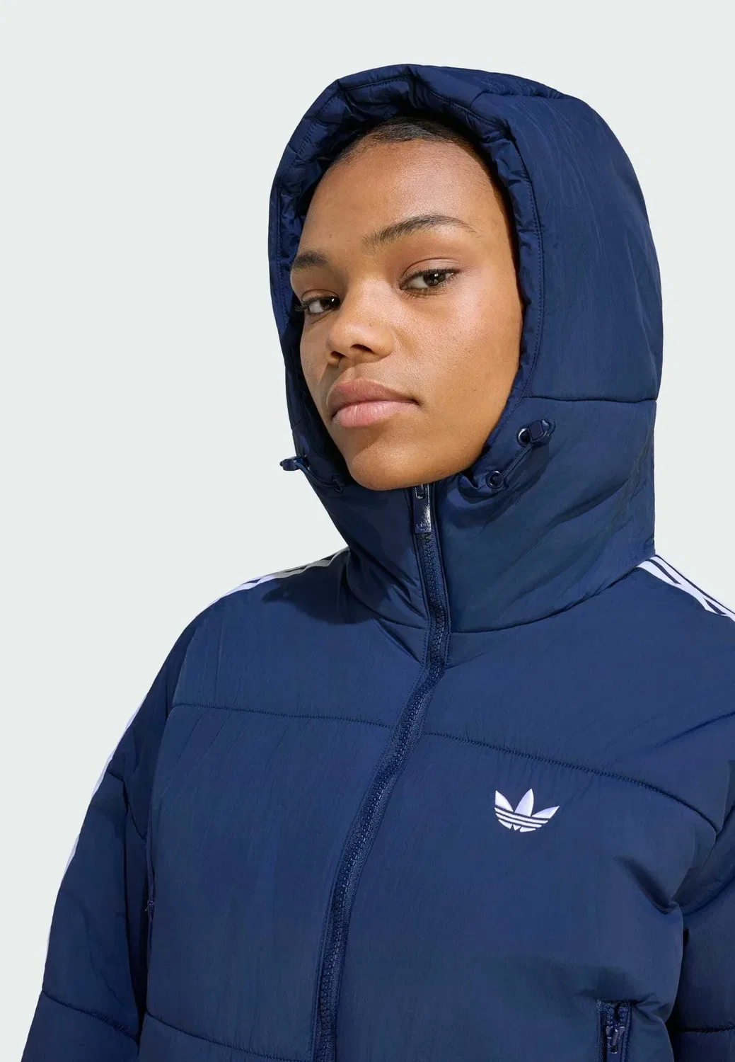 Укороченная пуховая куртка с капюшоном Adicolor - зимняя куртка Adidas Originals, Night Indigo — фото 3