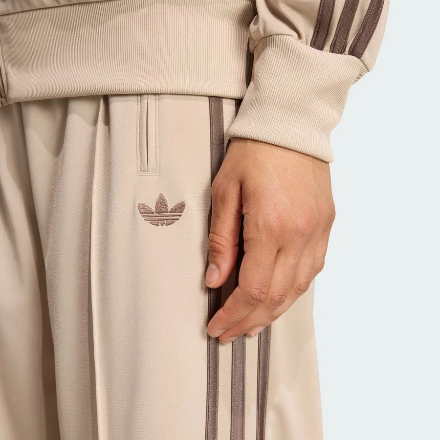 Спортивные брюки свободного кроя с тремя полосами Firebird Loose adidas, Кремовый — фото 4