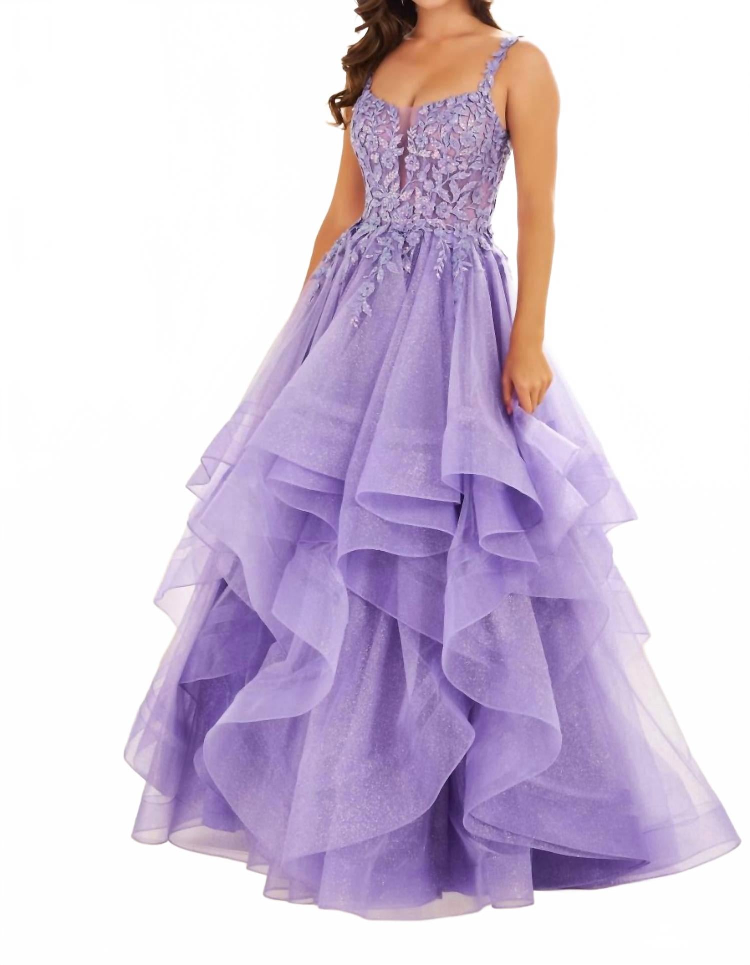 

Лавандовое бальное платье с блестящими кружевными аппликациями Ellie Wilde