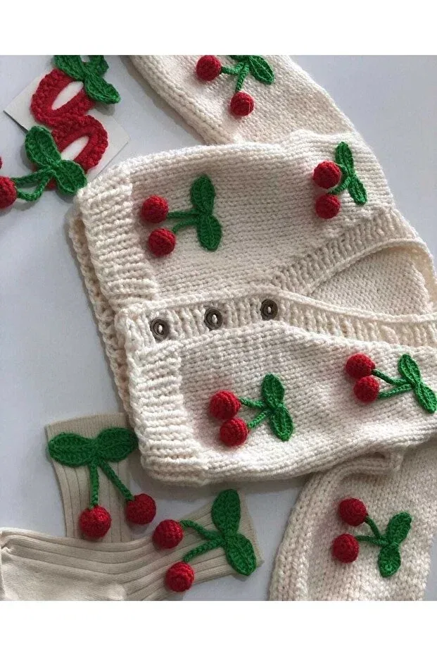 Детский кардиган для девочек вязаный Hand knitted cherry children's cardigan Selfstore, Cream
