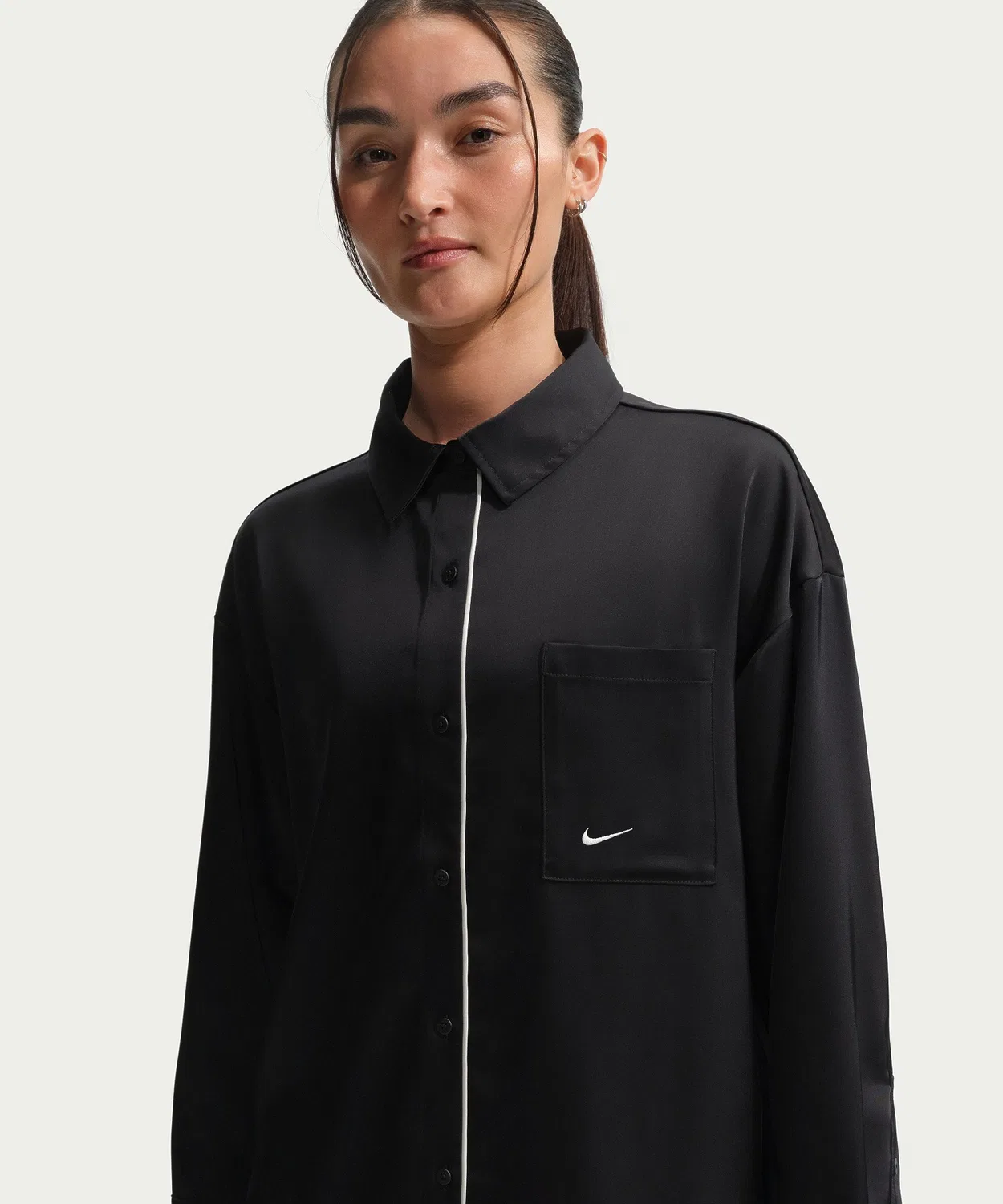 Женская куртка от NIKE, модель AS W NSW OFFLN WVN STN LS TOP, Оливковый — фото 3