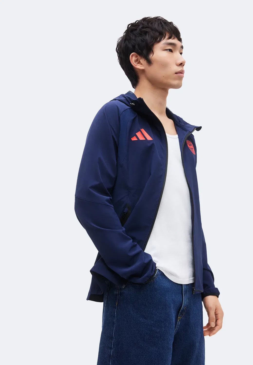 Ветровка FC Bayern Munich Tiro Travel Adidas Performance, Night Indigo/Hi-Res Red — фото 4