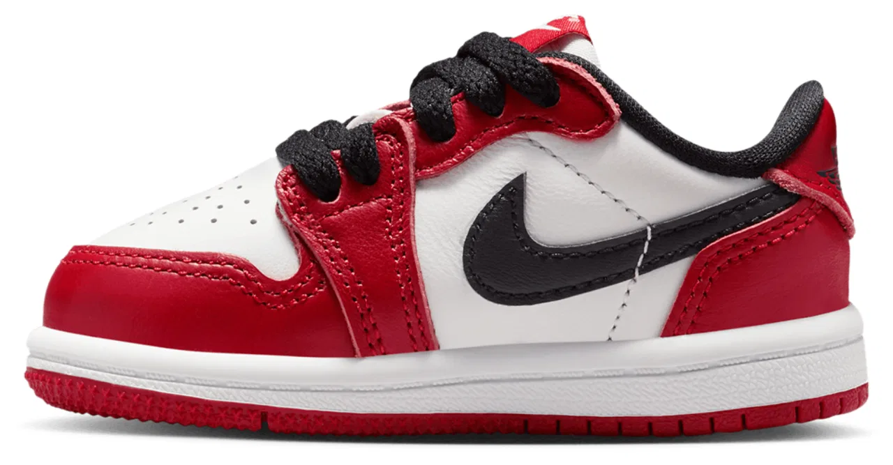 Кроссовки для мальчиков Retro 1 Low Jordan, цвет Summit White/Black/Varsity Red — фото 2