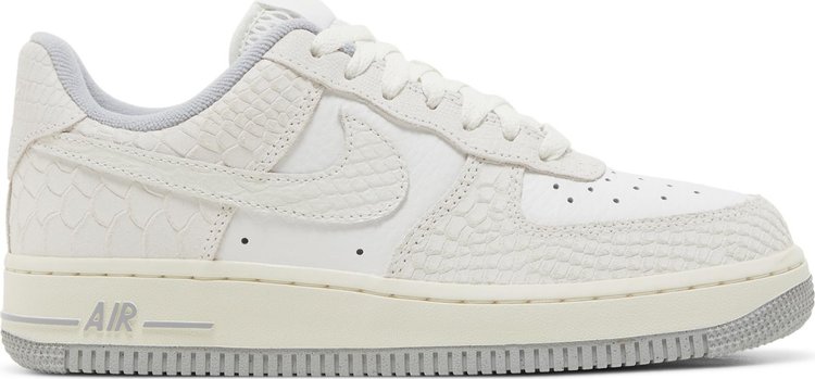 Кроссовки Nike Wmns Air Force 1 '07, белый - фото