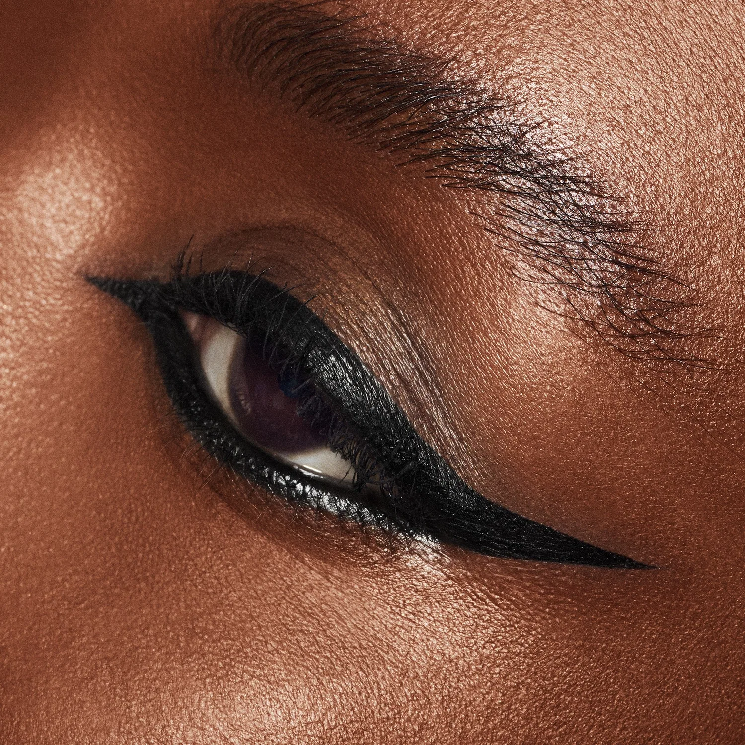 Подводка для глаз с кисточкой Brushstroke 24-Hour MAC, Brushblack — фото 2