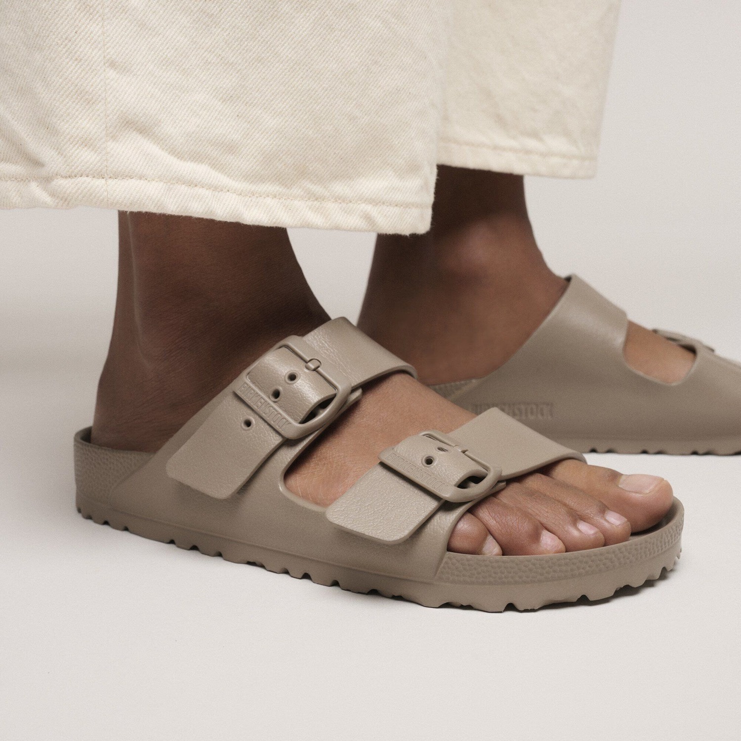 Сандалии Birkenstock Arizona Essentials EVA, серо-коричневый — фото 4