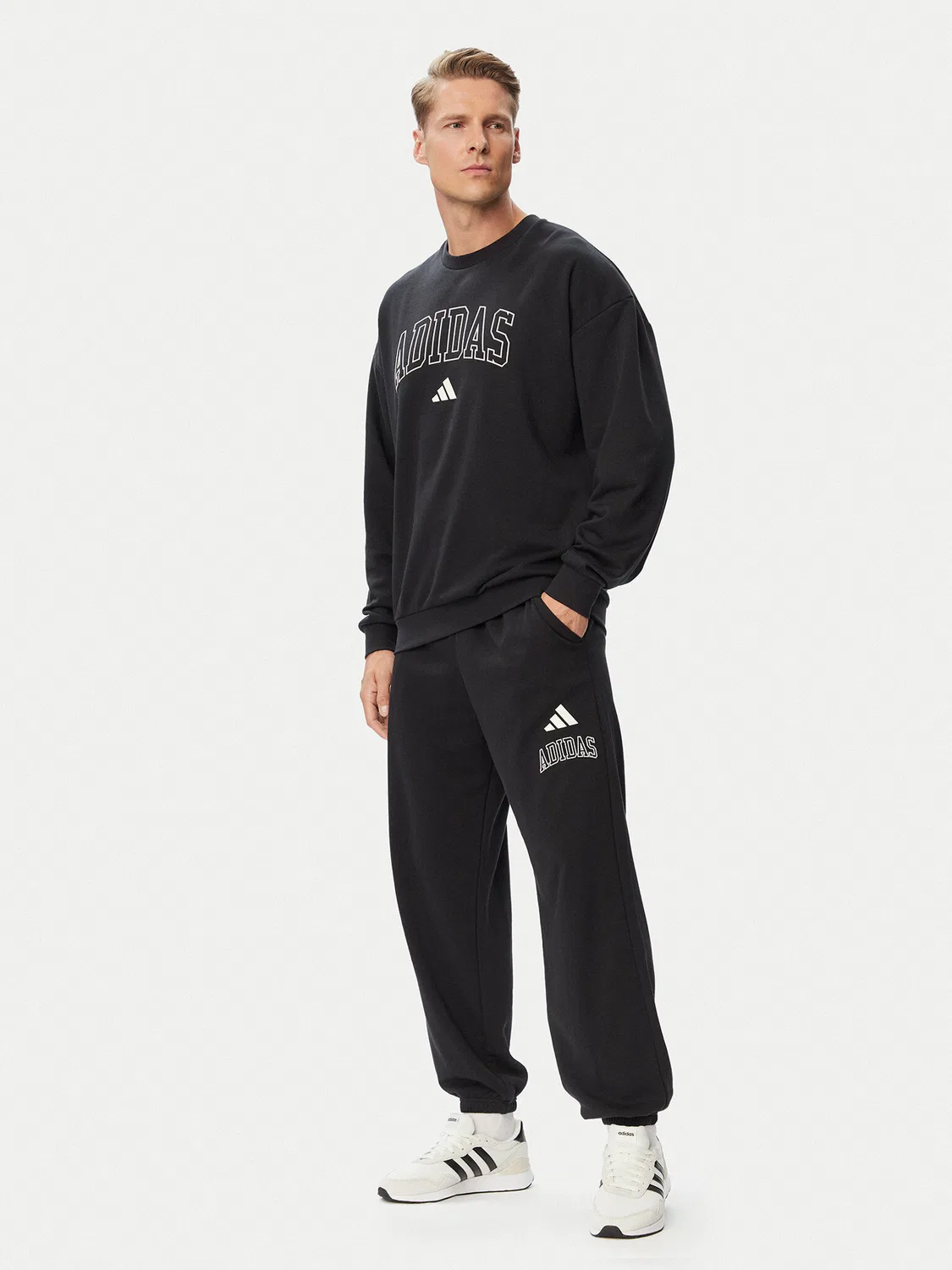 Мужские спортивные штаны стандартного кроя Seasonal Essentials Collegiate French Terry Cuffed Adidas, черный — фото 2
