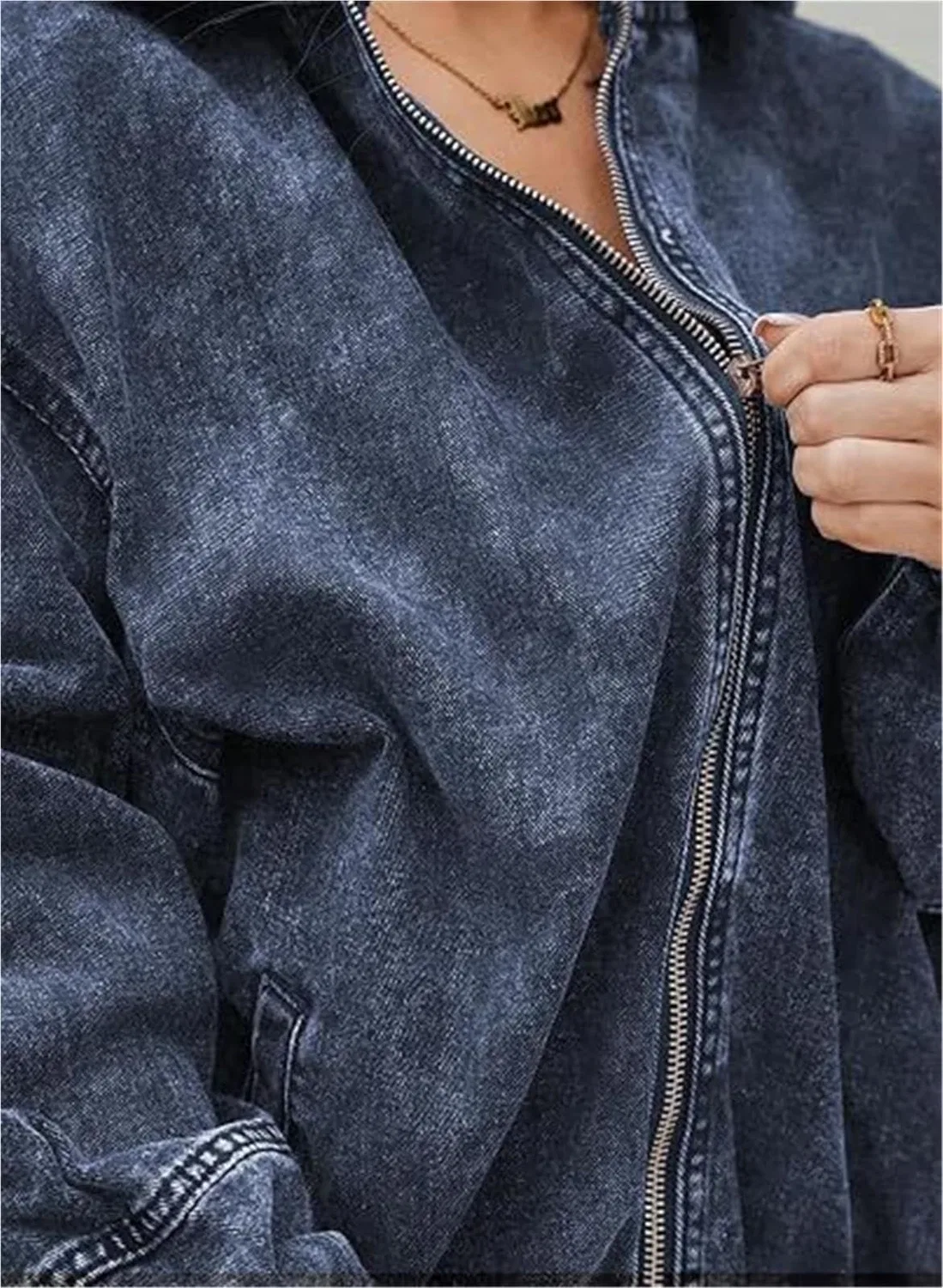 Женская джинсовая куртка oversize с капюшоном и молнией, черная, Blue — фото 2